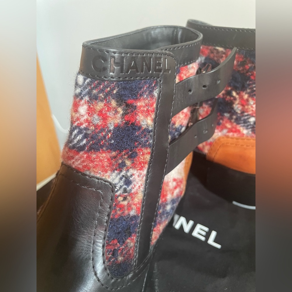 Chanel Black Leather & Plaid Ankle Boots size 38.5 - Picture 7 of 7